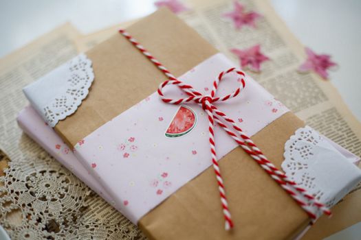 Idées d'autocollants mignons pour améliorer les emballages cadeaux